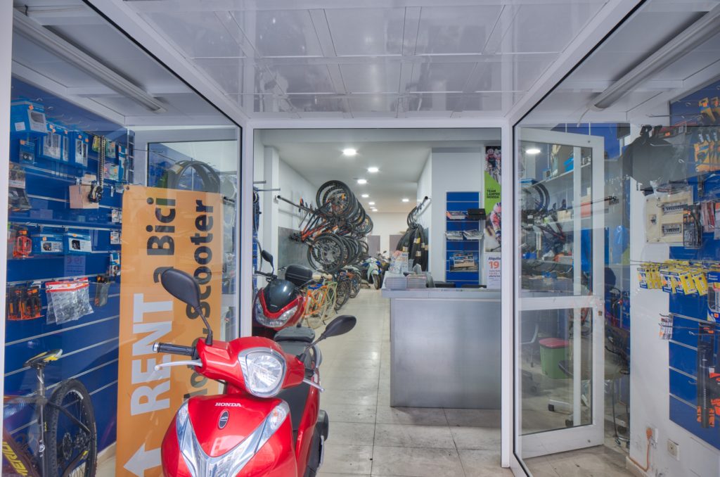 Entrance door shop Bikestation Las Palmas 24